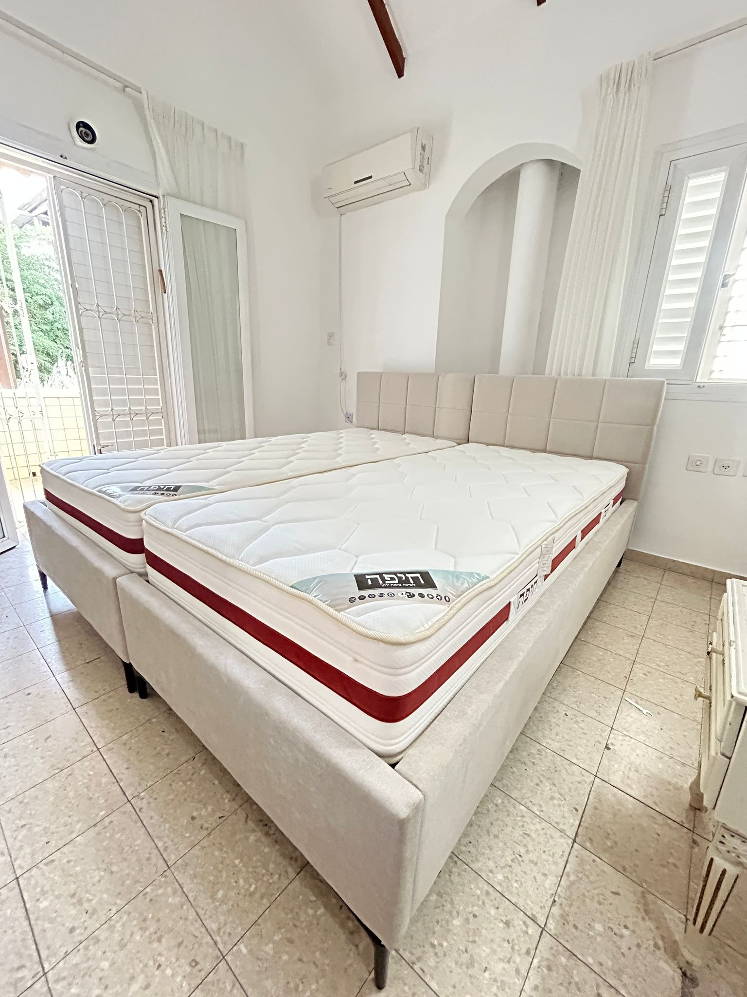 מיטה יהודית עם ארגזי מצעים דגם: ריבועים/פסים – תמונה 12